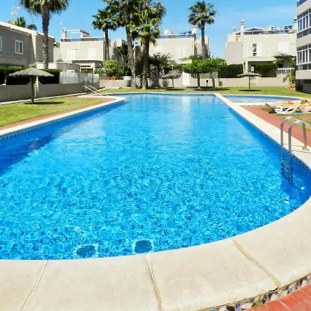 Comfortable House In With Shared Pool *