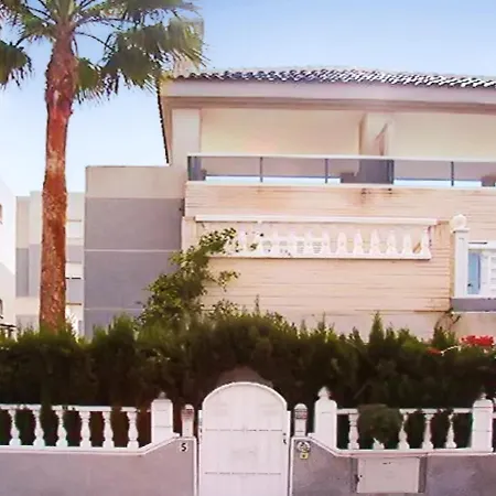 Comfortable House In With Shared Pool