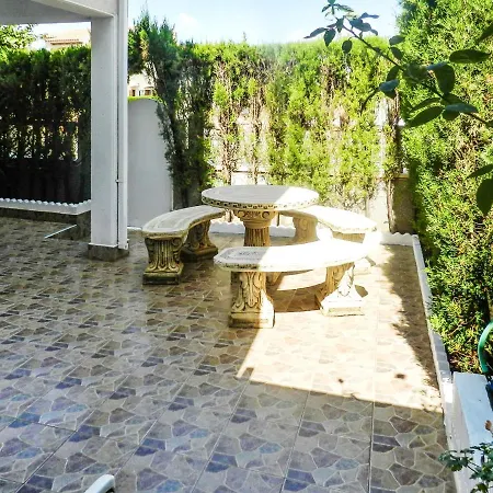 Comfortable House In With Shared Pool
